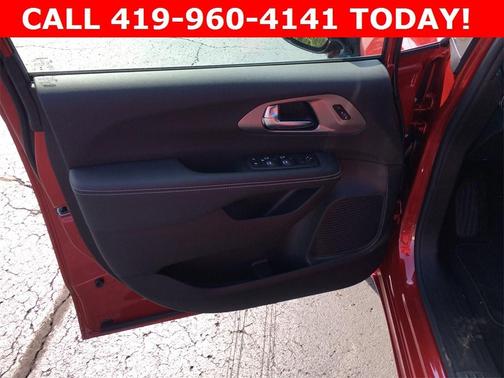 2026 Chrysler Pacifica Select AWD