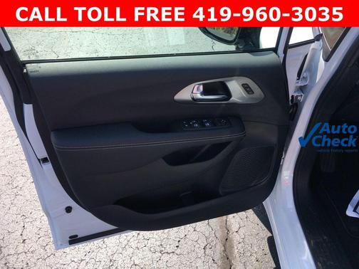 Bright White Clearcoat 2026 Chrysler Pacifica Select