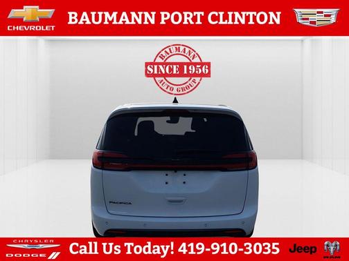 Bright White Clearcoat 2026 Chrysler Pacifica Select