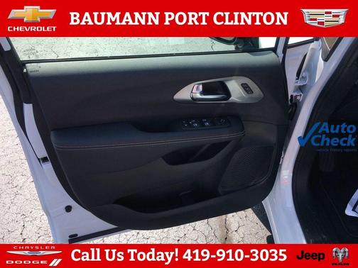 Bright White Clearcoat 2026 Chrysler Pacifica Select