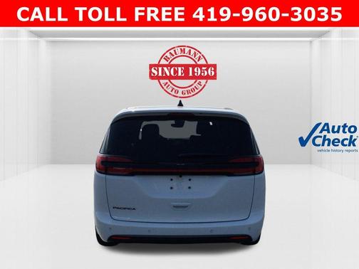 Bright White Clearcoat 2026 Chrysler Pacifica Select