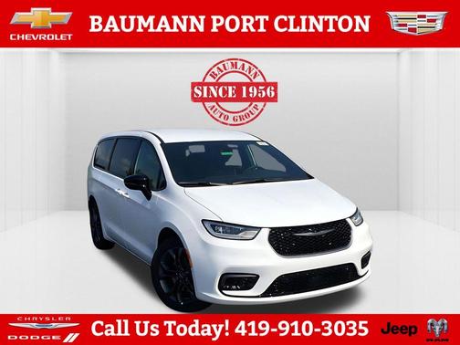 Bright White Clearcoat 2026 Chrysler Pacifica Select
