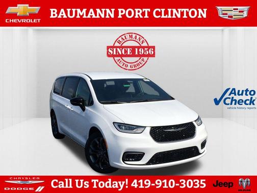 Bright White Clearcoat 2026 Chrysler Pacifica Select