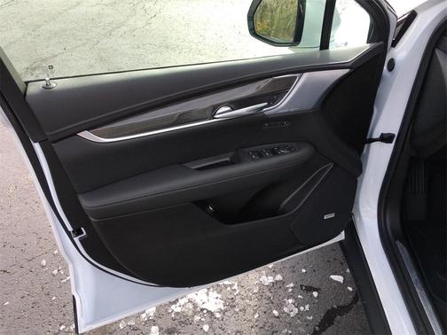 2026 Cadillac XT5 Sport