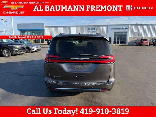 2022 Chrysler Pacifica Touring-L