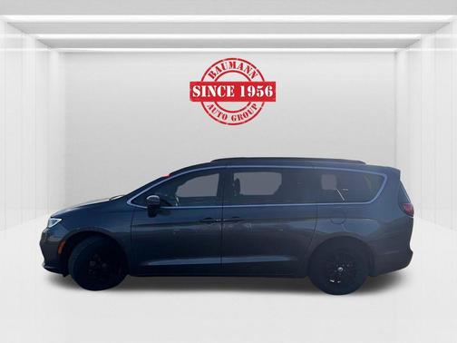 2022 Chrysler Pacifica Touring-L