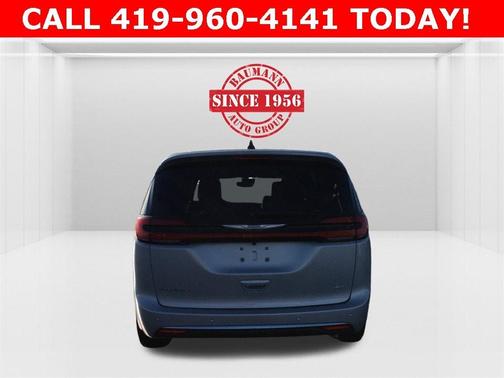 2026 Chrysler Pacifica Select AWD