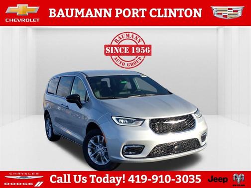 2026 Chrysler Pacifica Select AWD