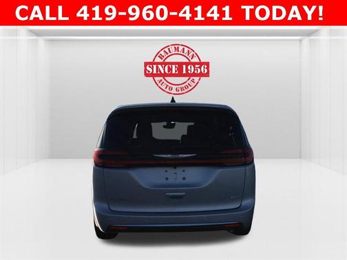 2026 Chrysler Pacifica Select AWD