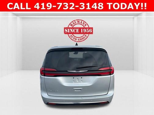 2023 Chrysler Pacifica Touring-L