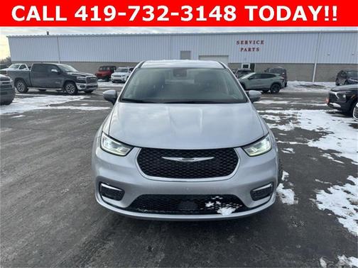 2023 Chrysler Pacifica Touring-L