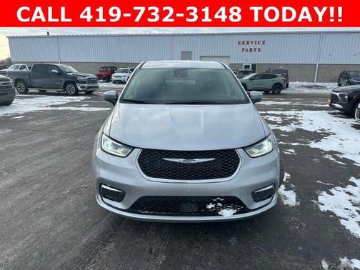 2023 Chrysler Pacifica Touring-L