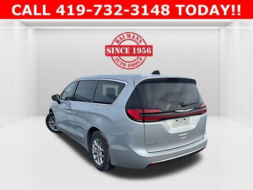 2023 Chrysler Pacifica Touring-L