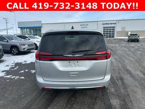 2023 Chrysler Pacifica Touring-L
