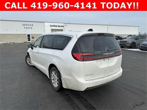 2024 Chrysler Pacifica Touring-L