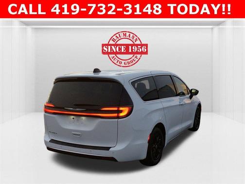 2024 Chrysler Pacifica Touring-L