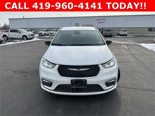 2024 Chrysler Pacifica Touring-L