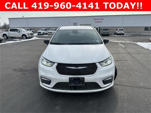 2024 Chrysler Pacifica Touring-L