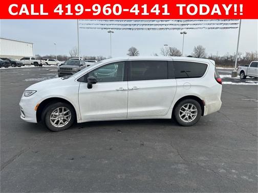 2024 Chrysler Pacifica Touring-L