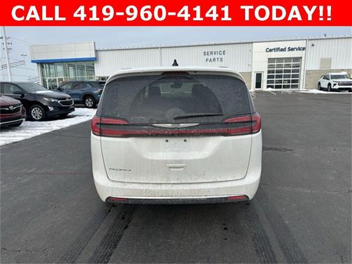 2024 Chrysler Pacifica Touring-L