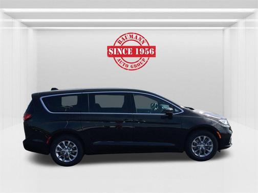 2026 Chrysler Pacifica Select AWD