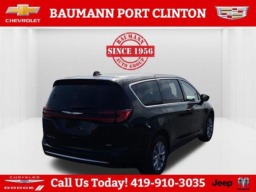 Diamond Black 2026 Chrysler Pacifica Select AWD