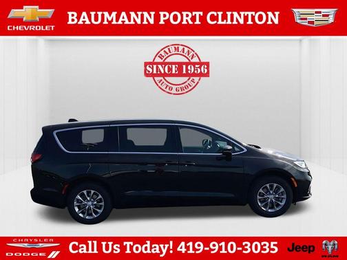 Diamond Black 2026 Chrysler Pacifica Select AWD