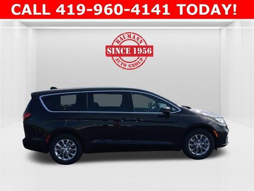 2026 Chrysler Pacifica Select AWD