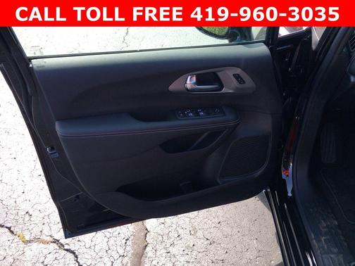 Diamond Black 2026 Chrysler Pacifica Select AWD