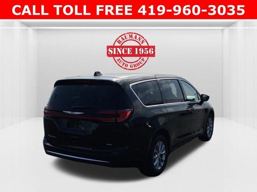 Diamond Black 2026 Chrysler Pacifica Select AWD