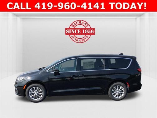 2026 Chrysler Pacifica Select AWD