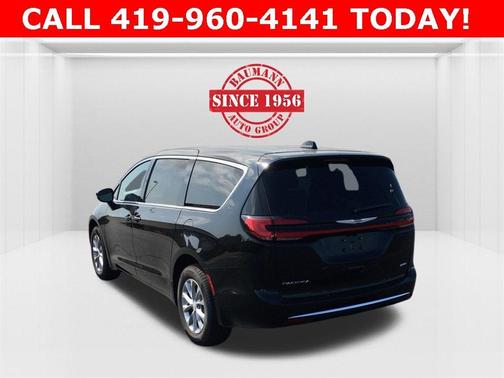 2026 Chrysler Pacifica Select AWD