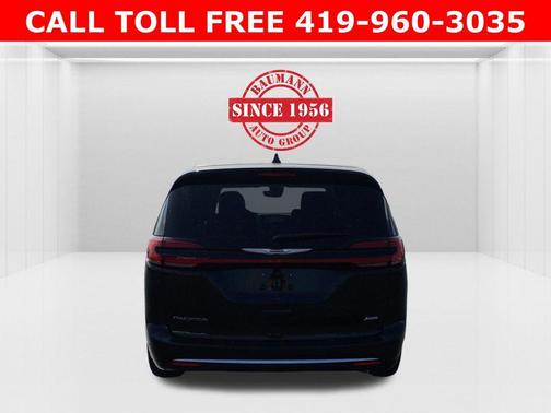 Diamond Black 2026 Chrysler Pacifica Select AWD