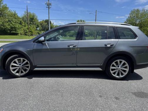 2017 Volkswagen Golf Alltrack TSI SE