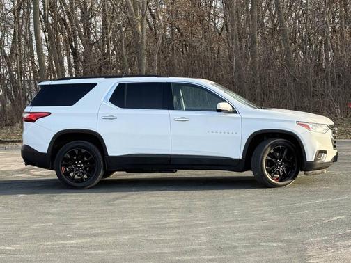 White 2021 Chevrolet Traverse RS