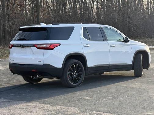 White 2021 Chevrolet Traverse RS