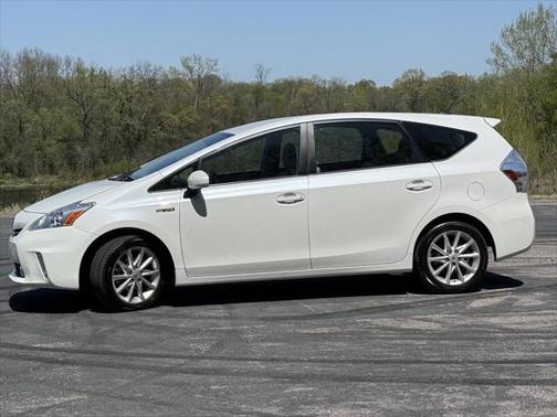 2013 Toyota Prius v Five