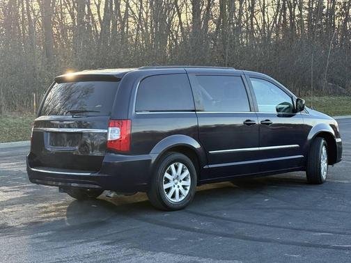 2013 Chrysler Town & Country Touring