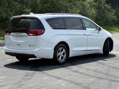2019 Chrysler Pacifica Hybrid Touring L
