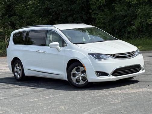 2019 Chrysler Pacifica Hybrid Touring L
