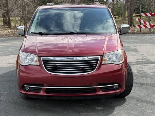 2015 Chrysler Town & Country Touring-L