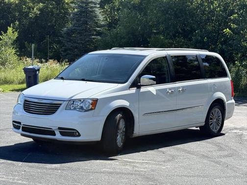 2016 Chrysler Town & Country Touring-L