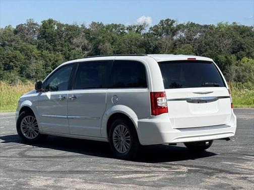 2016 Chrysler Town & Country Touring-L
