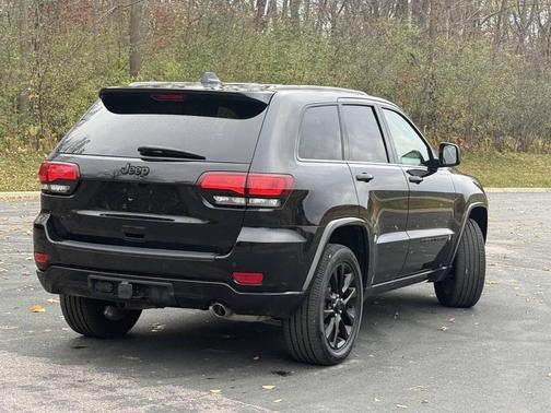 2022 Jeep Grand Cherokee Laredo