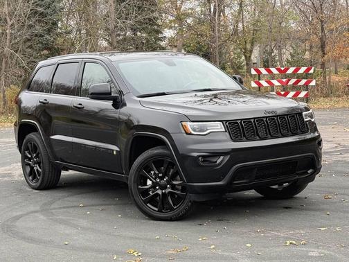 2022 Jeep Grand Cherokee Laredo