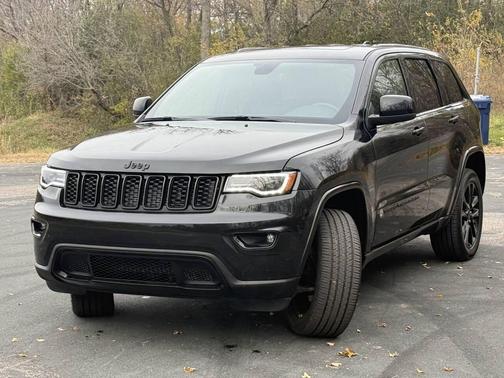 2022 Jeep Grand Cherokee Laredo