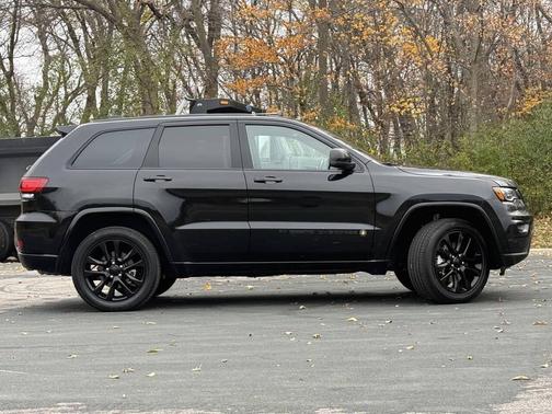 2022 Jeep Grand Cherokee Laredo