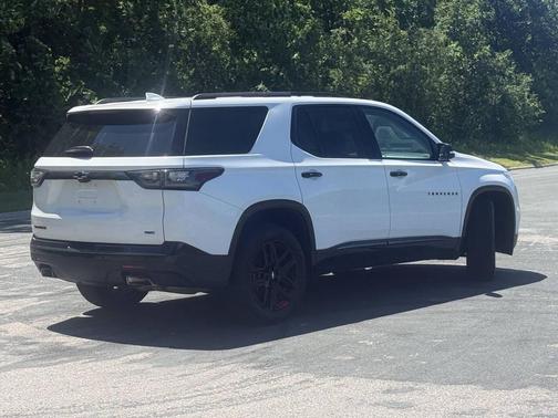 Summit White 2021 Chevrolet Traverse Premier