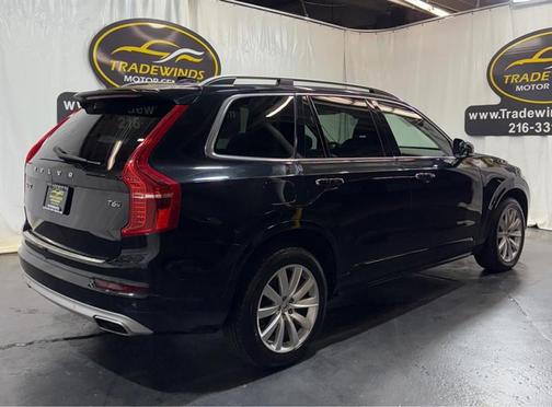 2016 Volvo XC90 T6 Momentum