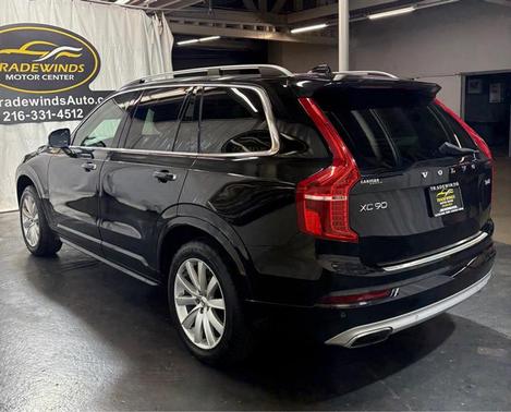 2016 Volvo XC90 T6 Momentum